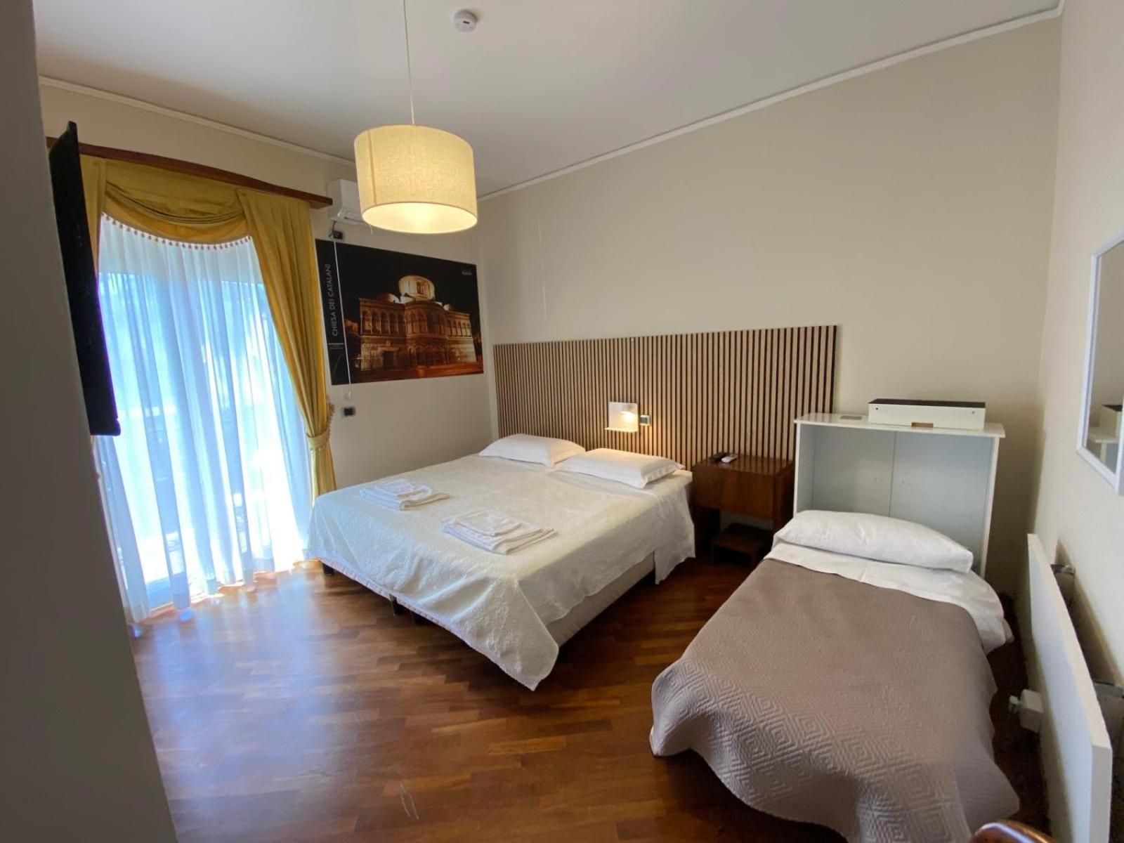 Casa Battisti Messina Guest House In Centro Citta, Ideale Per Famiglie O Gruppi Ngoại thất bức ảnh